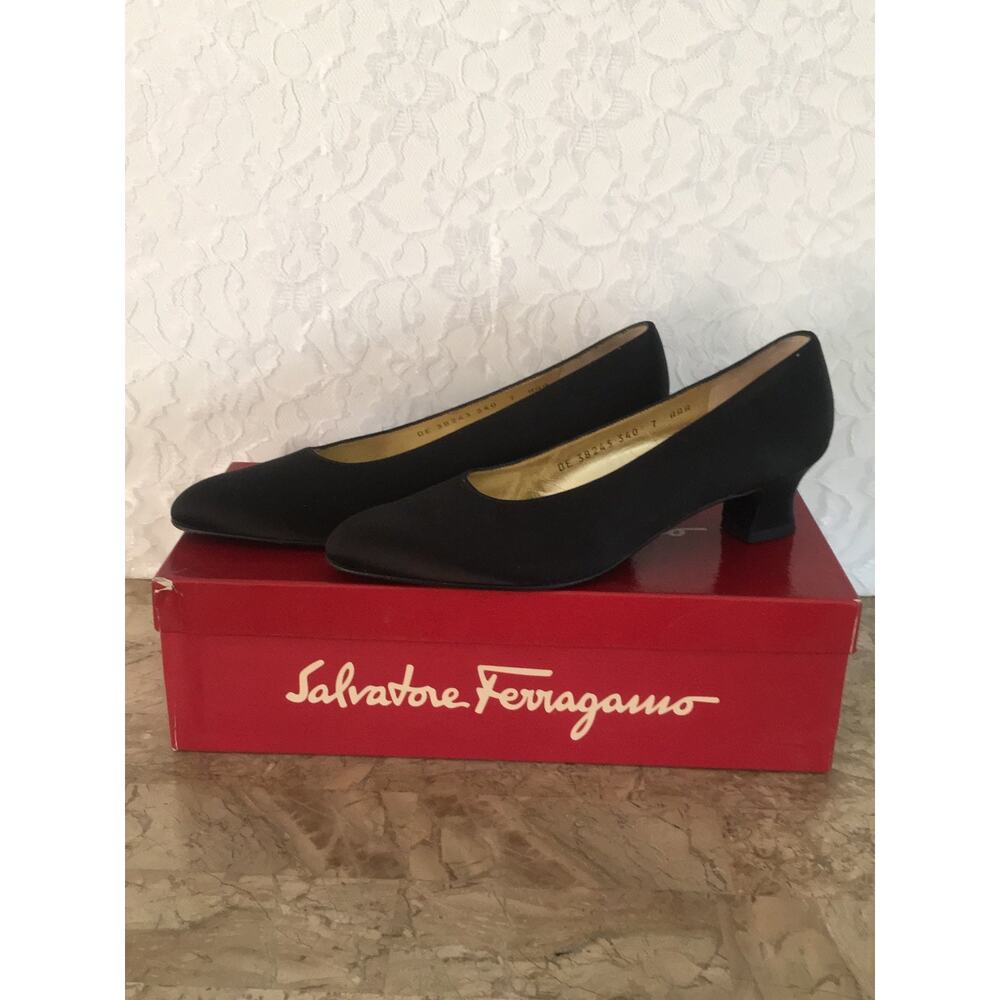 Salvatore Ferragamo black sateen  shoes sz 7 AAA
